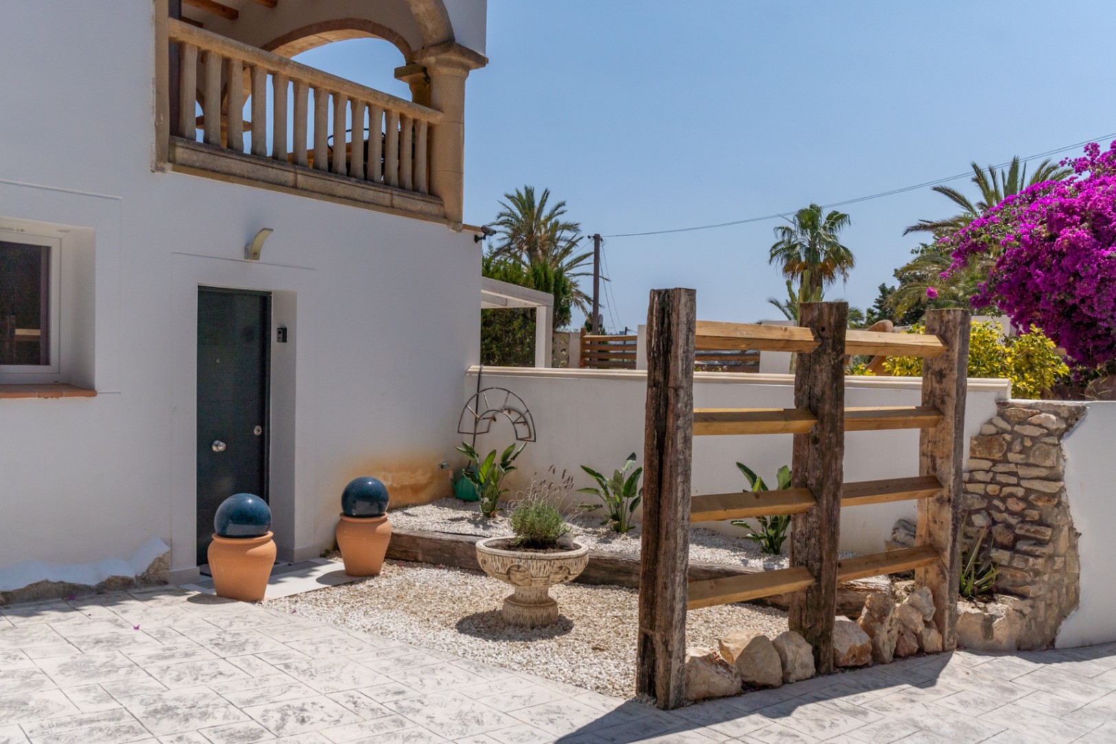 Villa en Jávea con Piscina Privada y Vistas a la Montaña