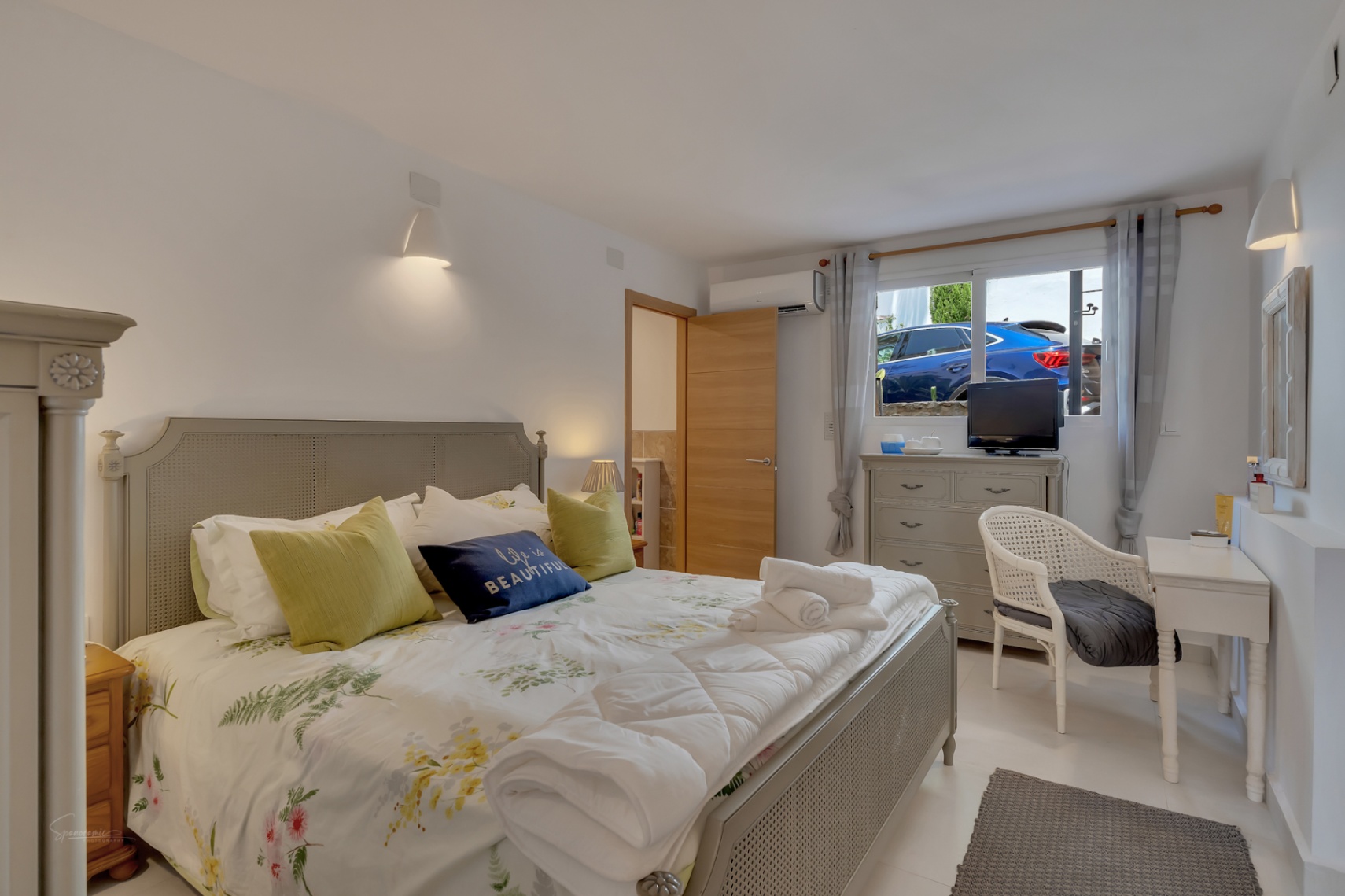 Villa en Jávea con Piscina Privada y Vistas a la Montaña