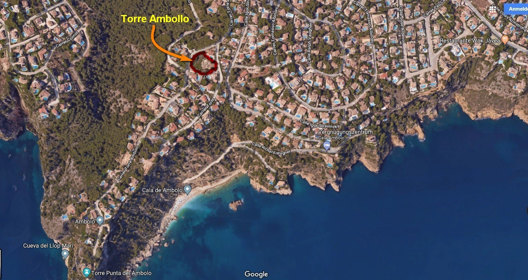 Vista aérea por satélite que muestra la ubicación exacta de las parcelas en la zona de Ambolo, Jávea, destacando su proximidad a la costa y la Cala de Ambolo.