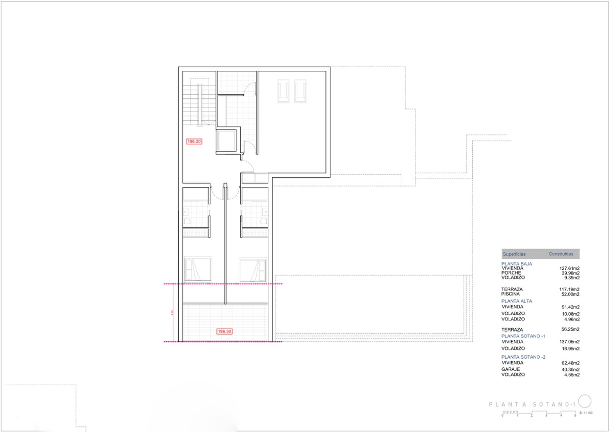 Plano detallado de la planta sótano -1 que incluye dos dormitorios con baños en suite, acceso por ascensor y escalera interna, con una superficie de 137,05 m2.