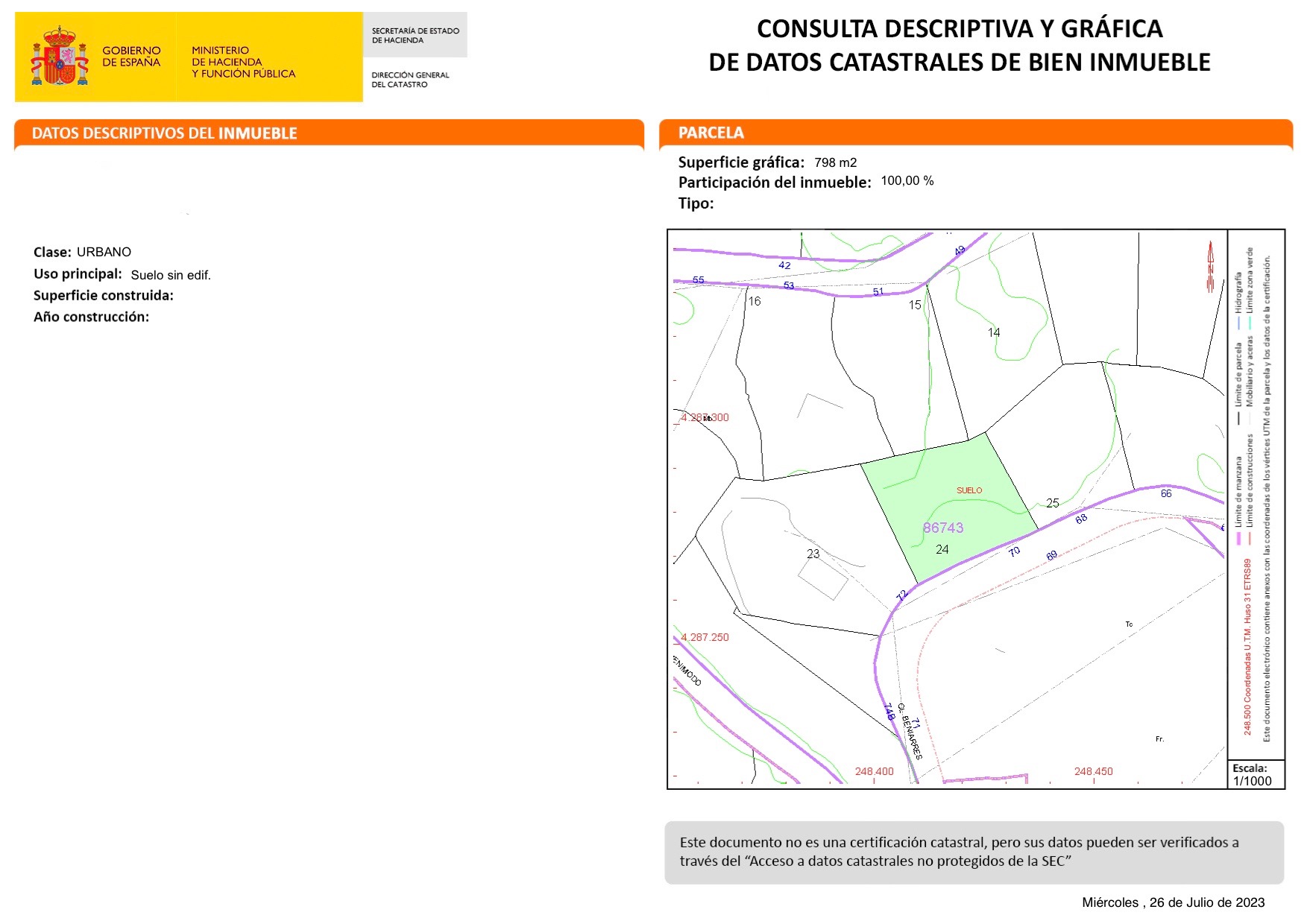 Consulta descriptiva y gráfica del catastro que muestra una parcela urbana de 798 m2 identificada en verde, detallando linderos y ubicación técnica.