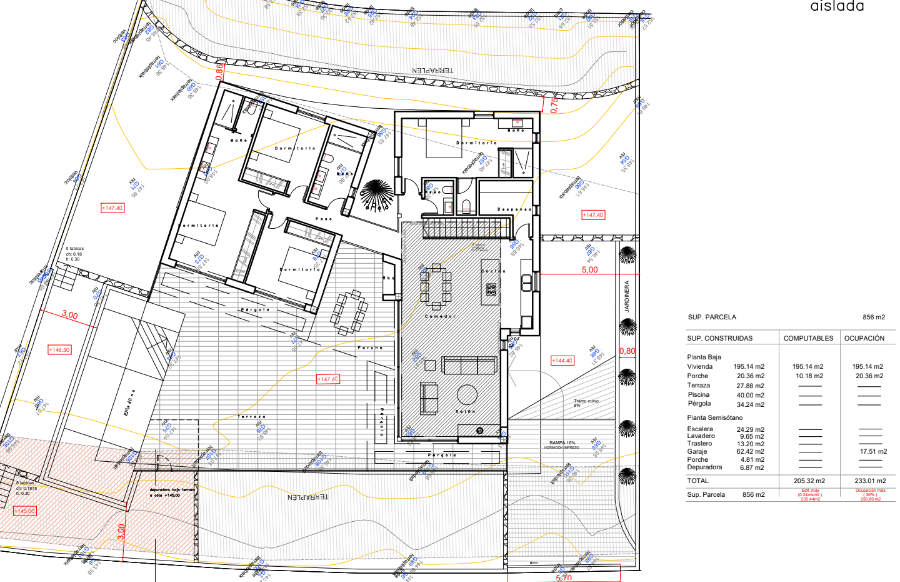 Plano arquitectónico detallado que muestra la distribución de la planta principal, incluyendo dormitorios, salón-comedor, cocina abierta y la zona exterior con piscina.