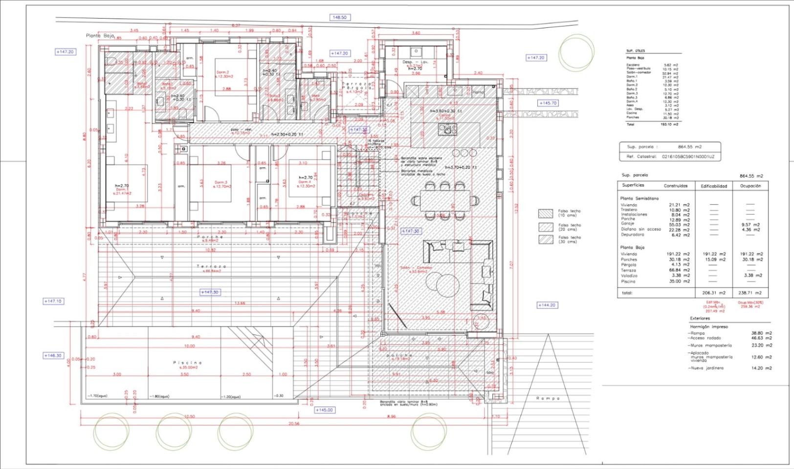 Plano técnico detallado de la planta baja que muestra la distribución de cuatro dormitorios, zona de estar diáfana y amplia terraza exterior con piscina integrada.