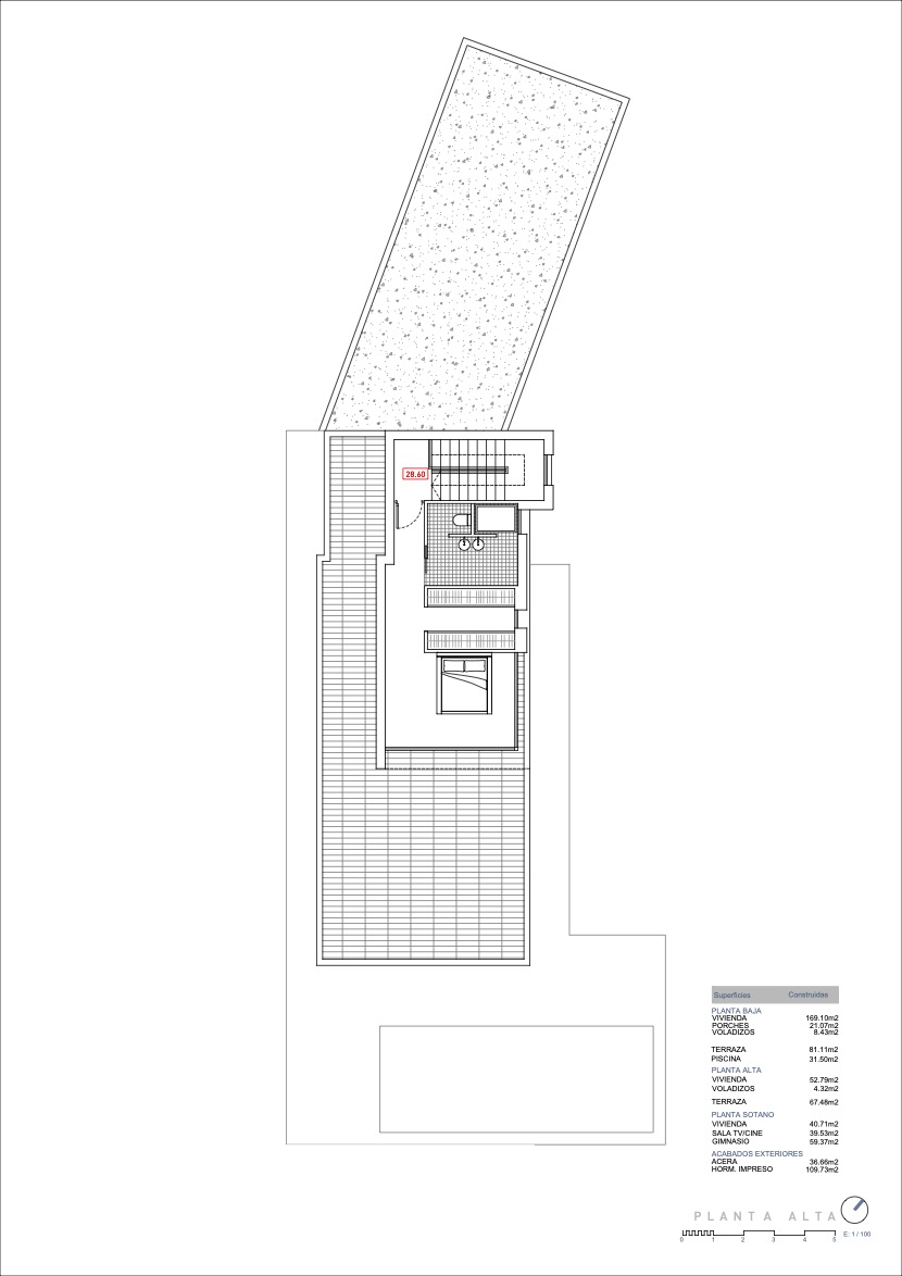 Plano técnico de la planta alta que detalla un dormitorio con baño en suite, acceso por escalera y una amplia superficie de terraza exterior.