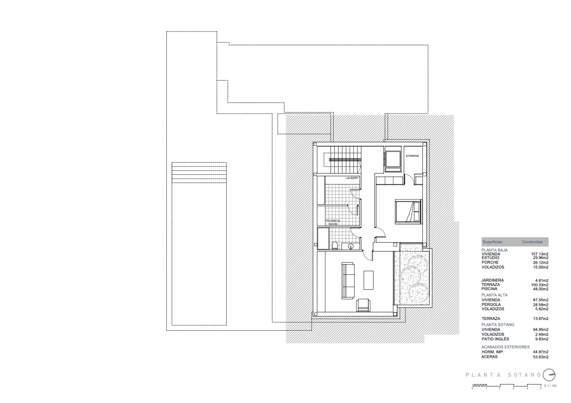 Plano técnico detallado de la planta sótano, que incluye lavandería, sala técnica, trastero, un dormitorio y un patio inglés para ventilación natural.
