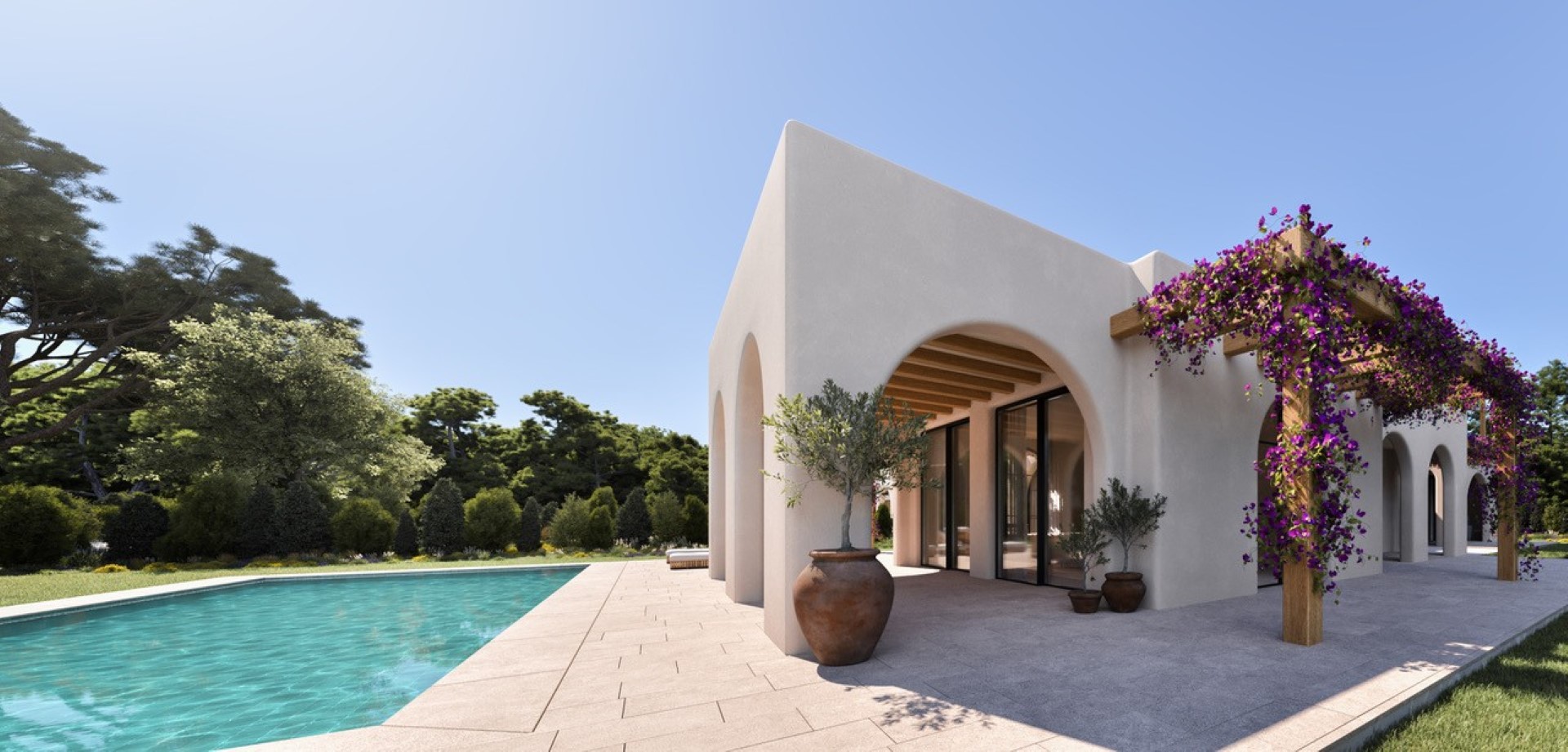 Exterior de villa con naya de arcos, vigas de madera y pérgola con buganvillas junto a la piscina de aguas turquesas y jardín mediterráneo.