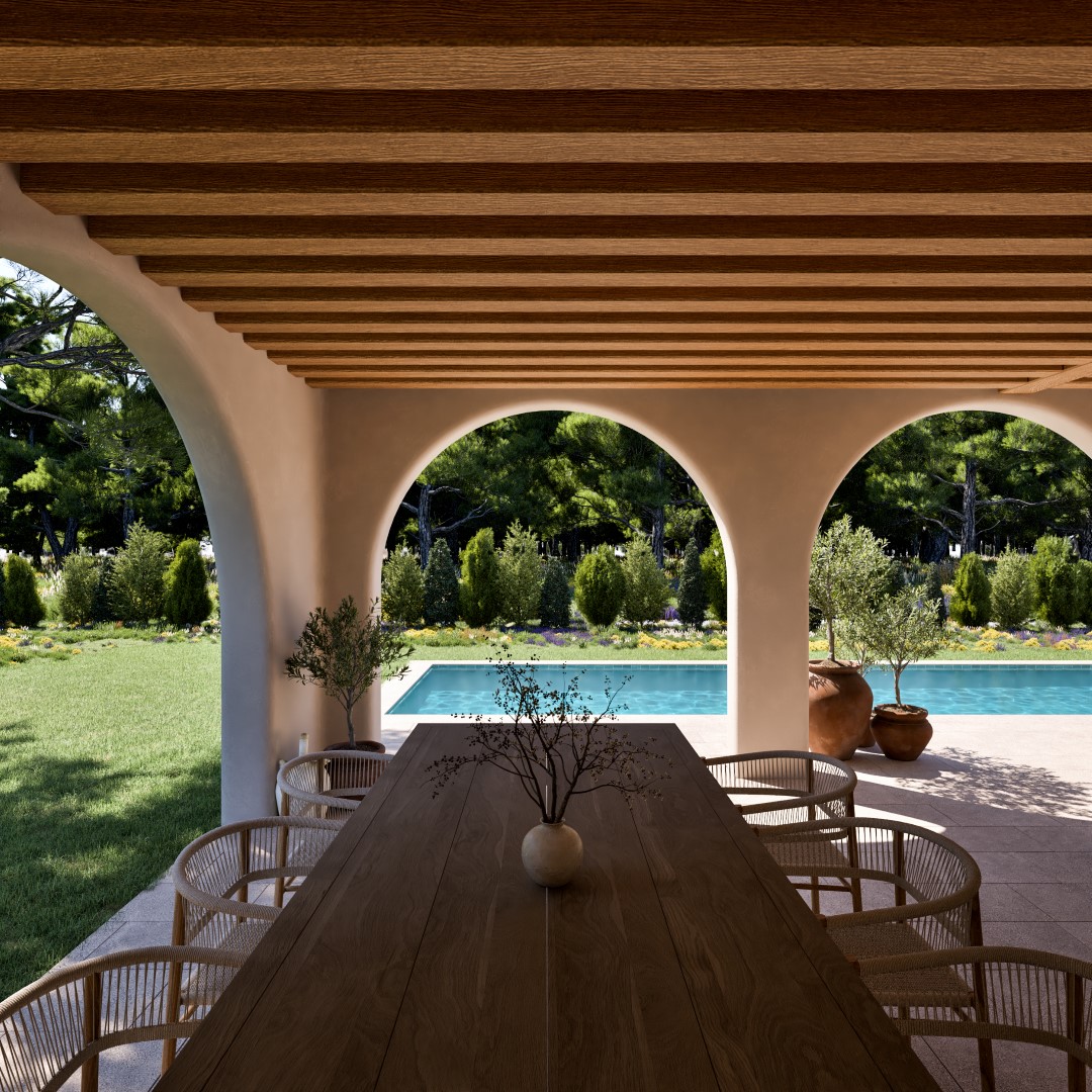 Terraza cubierta con arcos mediterráneos, techo de vigas de madera y zona de comedor exterior frente a la piscina privada y el jardín.