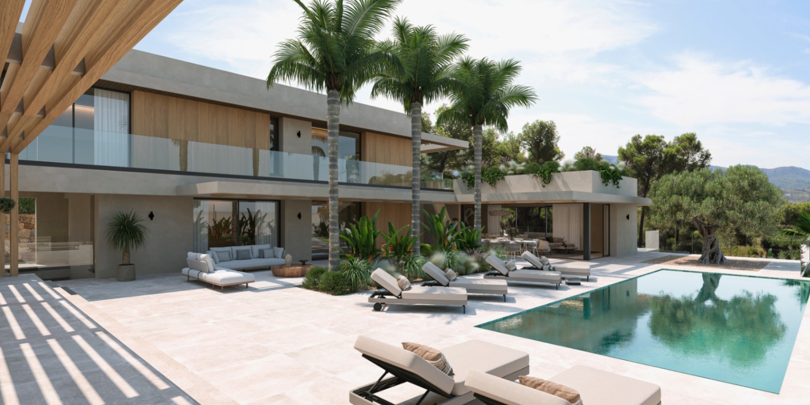 Vista exterior de la villa con piscina, terraza de piedra natural, tres palmeras esbeltas y fachada que combina hormigón visto con paneles de madera y grandes ventanales.