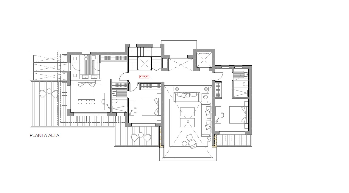Plano técnico de la planta alta que muestra tres dormitorios con baños en suite, el hueco del ascensor y una zona de salón con doble altura conectada a terrazas exteriores.