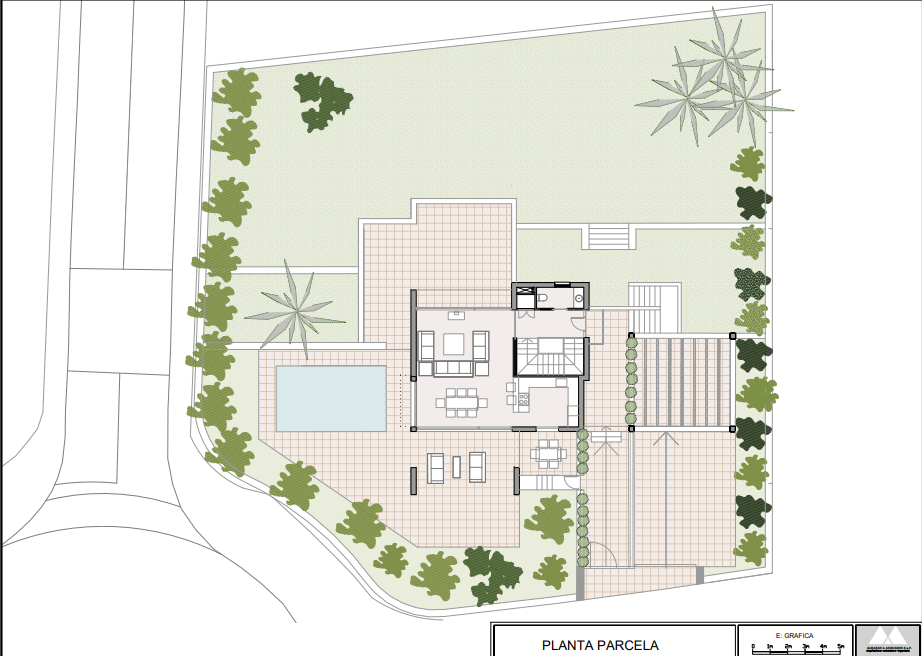 Plano de la parcela de 1.000 m² que detalla la distribución de la villa, la piscina privada, las amplias terrazas y las zonas ajardinadas perimetrales.