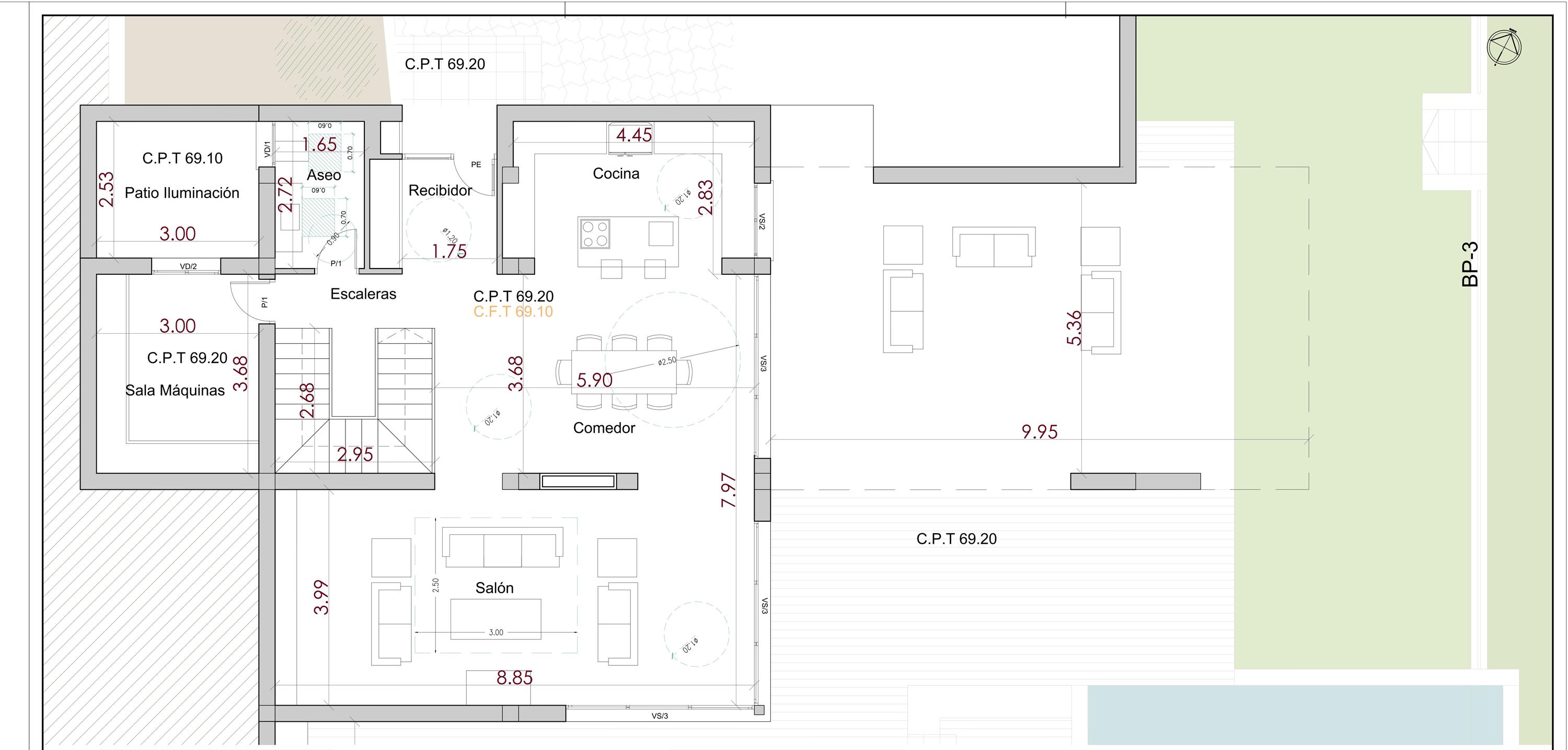Plano detallado de la planta principal que muestra la distribución abierta del salón, comedor y cocina, además del acceso directo a la terraza y zona de piscina.