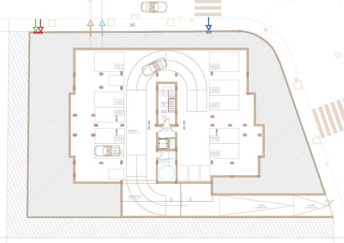 Plano técnico de la planta de garaje con nueve plazas numeradas, rampa de acceso circular y núcleo central de comunicaciones con ascensor y escaleras.